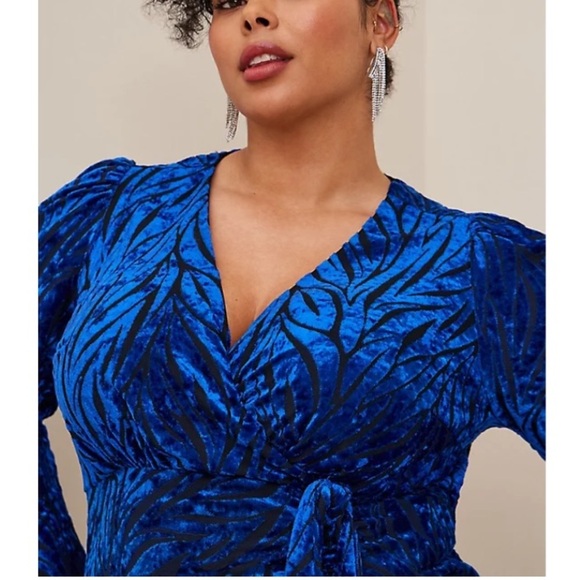 TORRID NWT AT THE KNEE VELVET HIGH SLIT DRESS - Picture 2 of 5